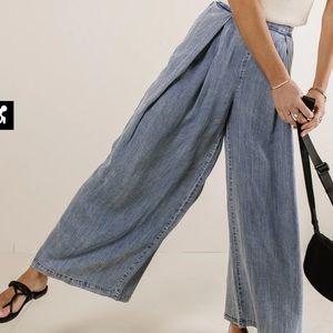 Super trendy wide leg pants by Aaron and Amber- NEW with tags!